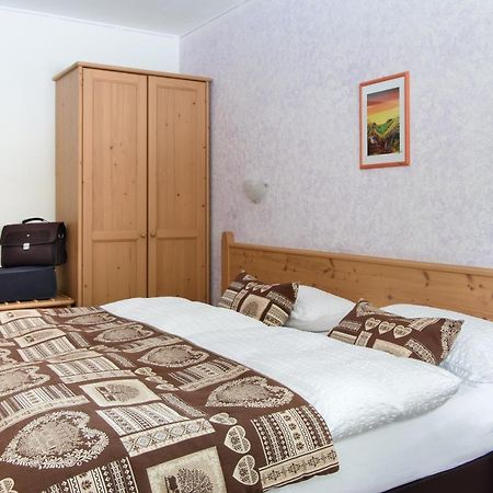 Hotel Garni Roberta Малга Чиапела Екстериор снимка