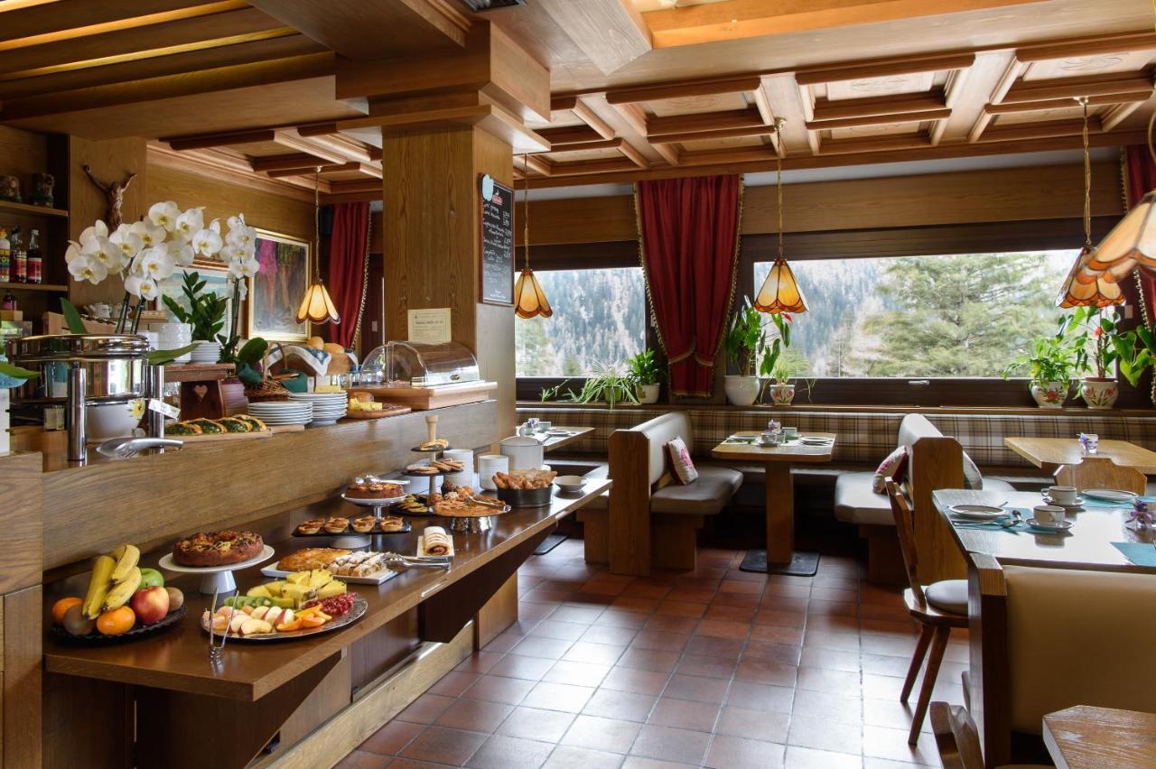 Hotel Garni Roberta Малга Чиапела Екстериор снимка