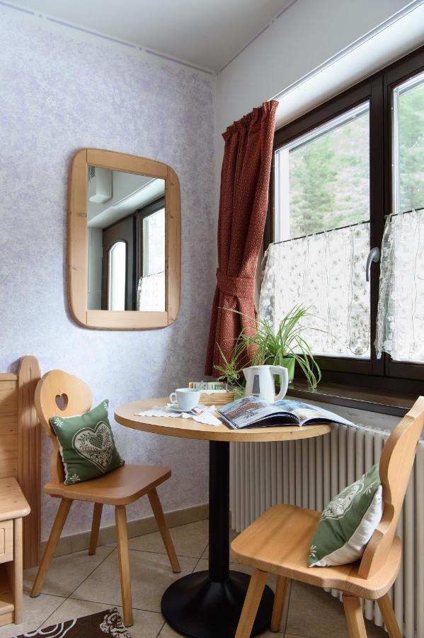Hotel Garni Roberta Малга Чиапела Екстериор снимка