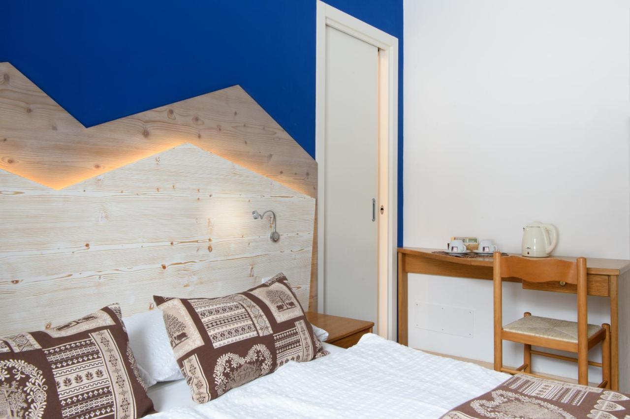 Hotel Garni Roberta Малга Чиапела Екстериор снимка